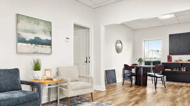 516 Verot School Rd Suite B thumbnail 3
