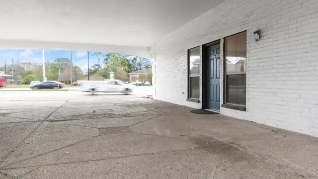 516 Verot School Rd Suite B thumbnail 4
