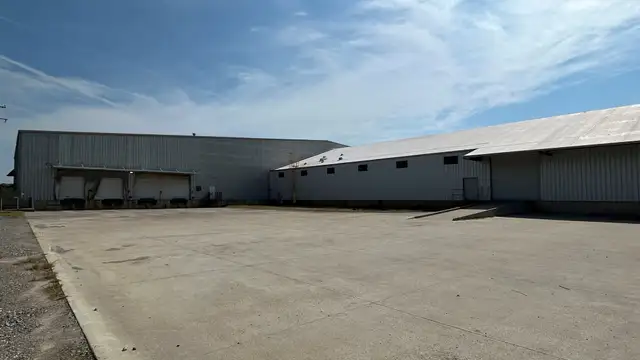Louisville Warehouse thumbnail 4