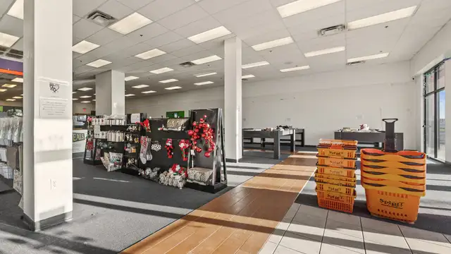 Retail Suite For Lease thumbnail 4