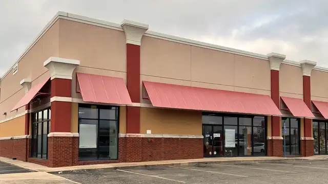 Retail Suite For Lease thumbnail 2