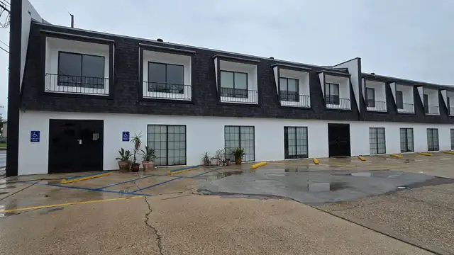 12a Westbank Expy thumbnail 3