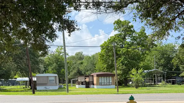 5208 Greenwood Rd thumbnail 2