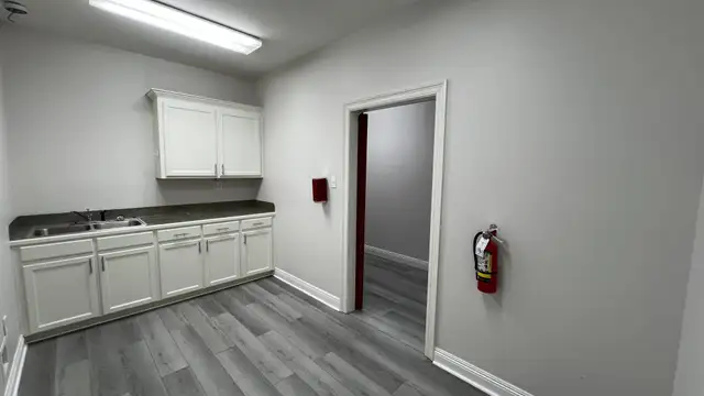 Perkins Road Office Suite thumbnail 5