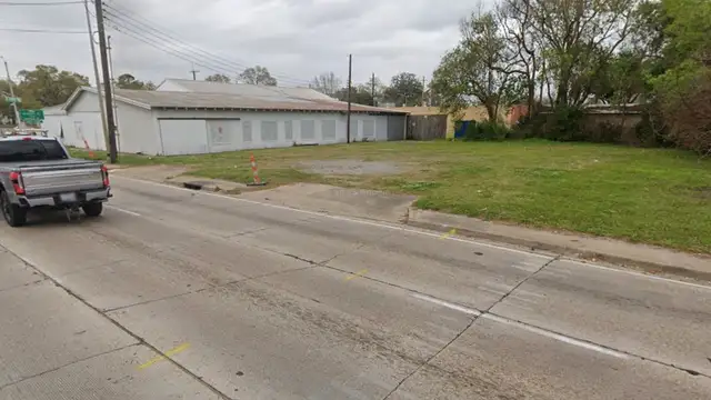400 Jefferson Blvd thumbnail 2