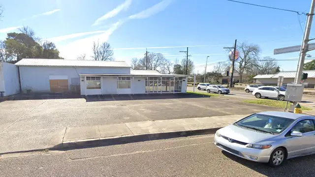 400 Jefferson Blvd thumbnail 3