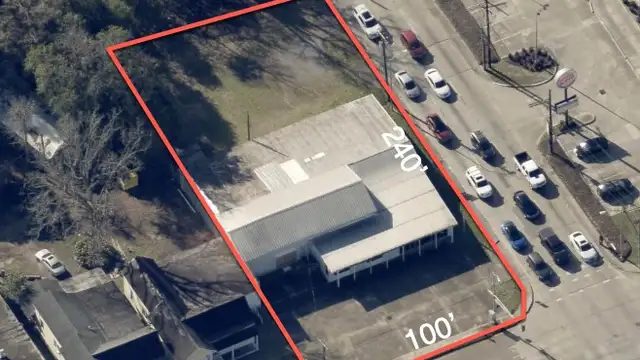400 Jefferson Blvd thumbnail 4