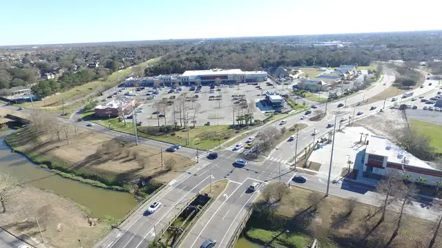 Holiday Square Shopping Center thumbnail 5