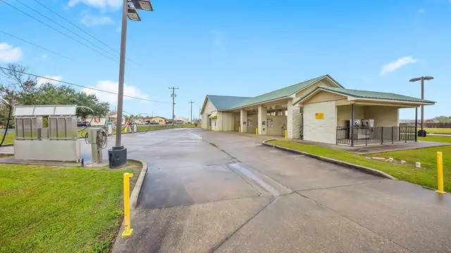 105 Myrtle Dr thumbnail 3