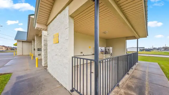 105 Myrtle Dr thumbnail 2
