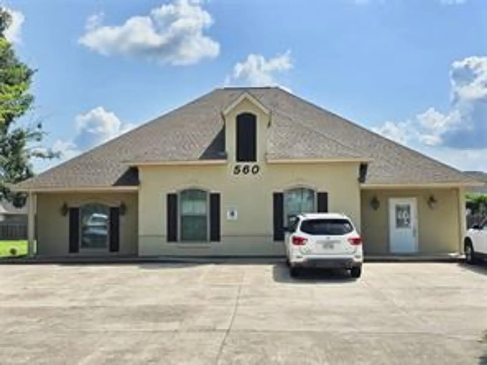 560 Belle Terre Blvd