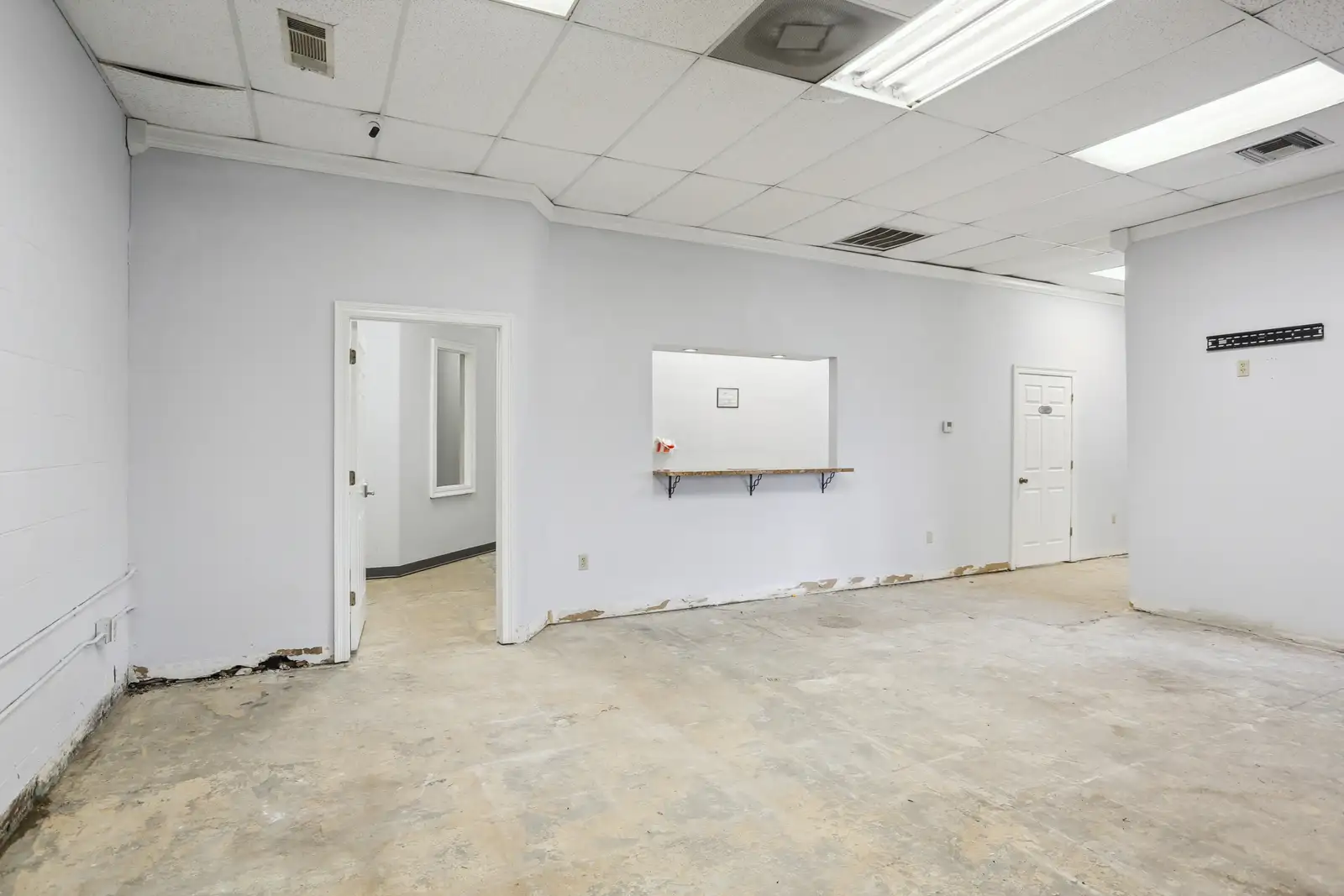 Suite 10 - NEW SUITES AVAILABLE FOR LEASE 9954 Lake Forest Blvd. Neighborhood Center For Lease