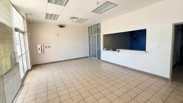 Technical College Space - Twin City Plaza thumbnail 2
