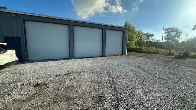 Renovated office/warehouse in Norco thumbnail 4