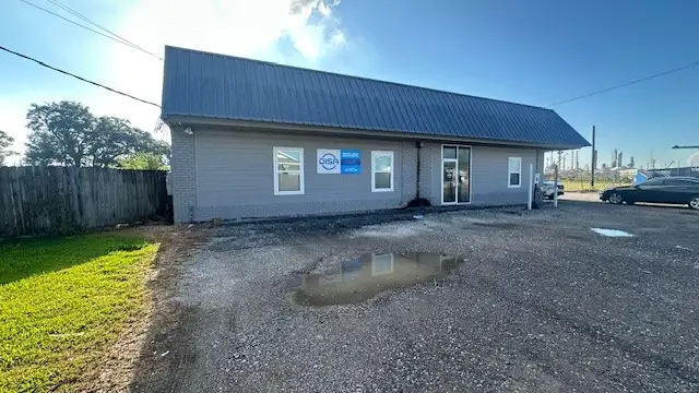 Renovated office/warehouse in Norco thumbnail 2