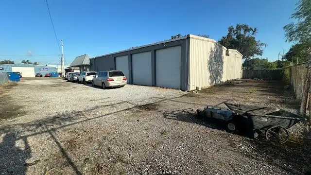 Renovated office/warehouse in Norco thumbnail 5