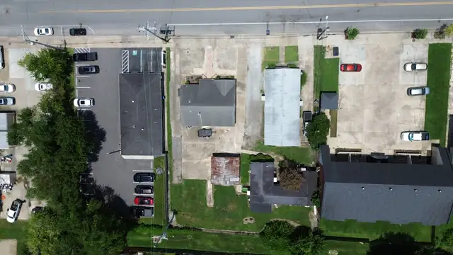 Mixed Use Consisting of One Office and Two Buildings for Sale thumbnail 2
