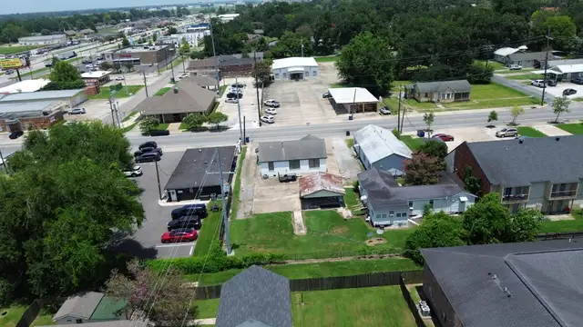 Mixed Use Consisting of One Office and Two Buildings for Sale thumbnail 4