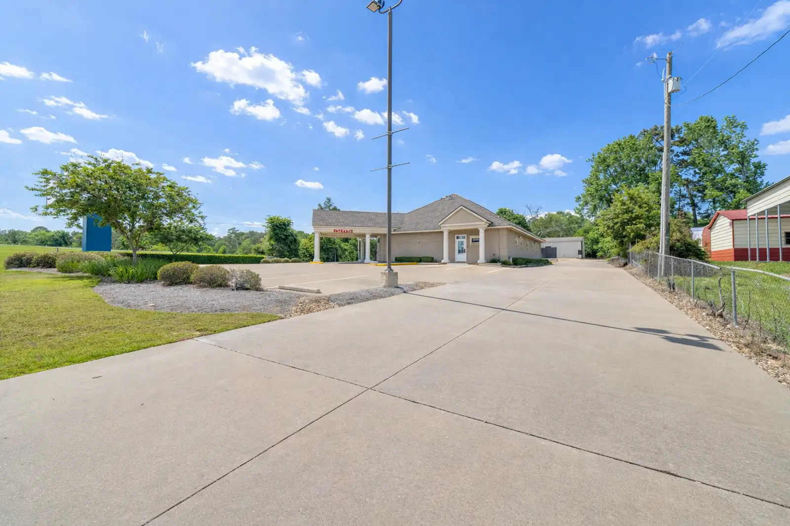 2389 Hwy 28 E