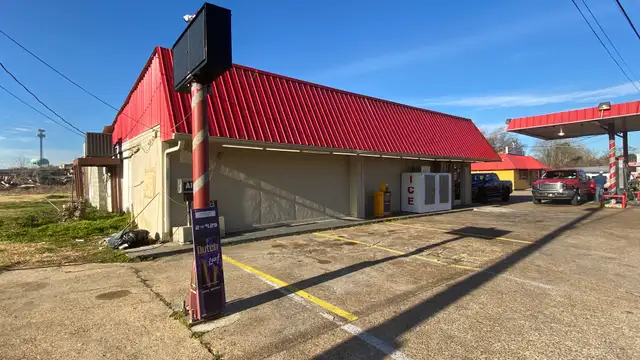 Gas Station/Restaurant thumbnail 4