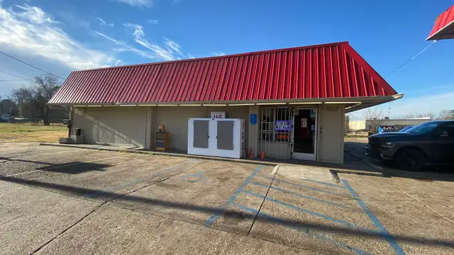 Gas Station/Restaurant thumbnail 3