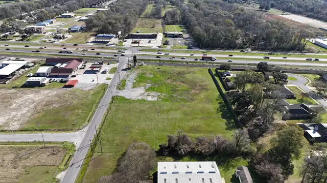 (REDUCED PRICE) 3.3 acres, 2002 American Way, Port Allen, LA thumbnail 3