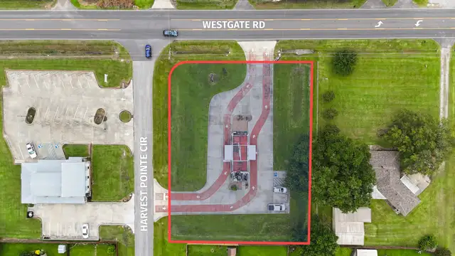 Drive-Thru Retail Building on Corner Lot thumbnail 3