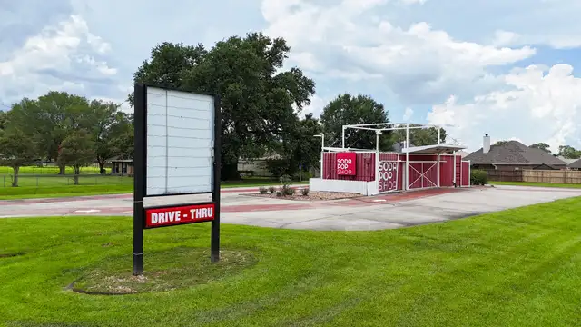 Drive-Thru Retail Building on Corner Lot thumbnail 2