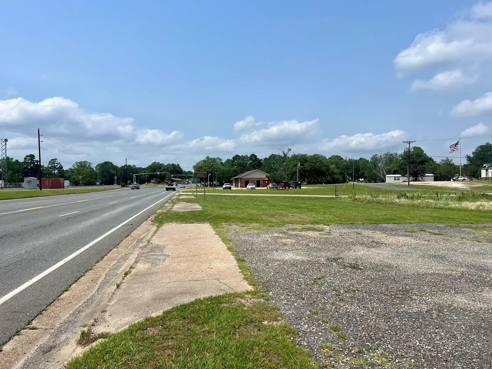 1.105 acres US Hwy 171