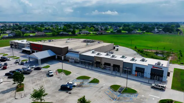 HR Crossing | Grocery-Anchored Development thumbnail 3