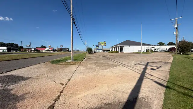 9361 Mansfield Rd thumbnail 3