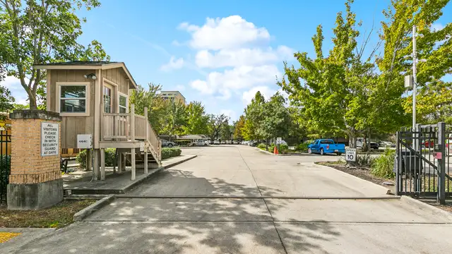 Highly Visible Mid-City Office Building with Ample Parking thumbnail 3