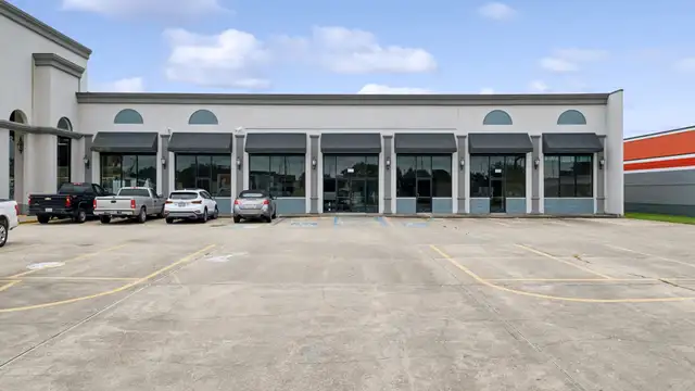 8180 Earhart Blvd thumbnail 2