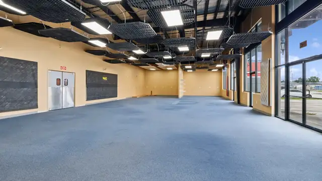 8180 Earhart Blvd thumbnail 4