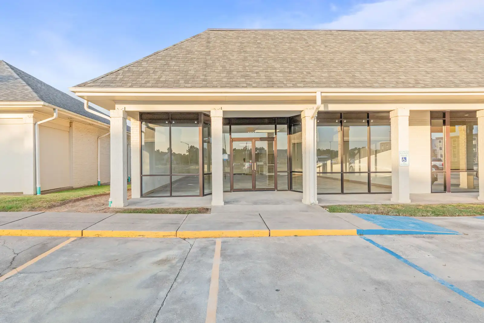 Professional Retail Space - 112 Republic Ave 112-G
