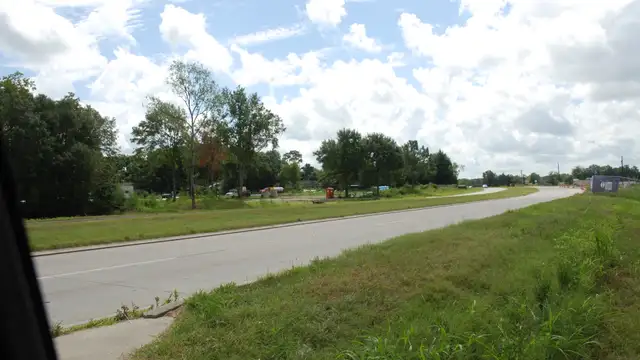 Ambassador Caffery Premium Location ! thumbnail 5