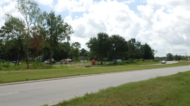 Ambassador Caffery Premium Location ! thumbnail 4
