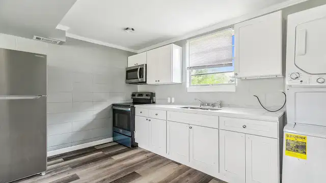 5 Plex Income Producing Property thumbnail 3