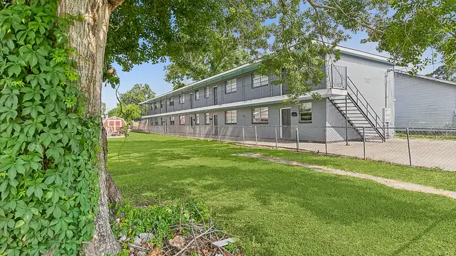 5 Plex Income Producing Property thumbnail 2