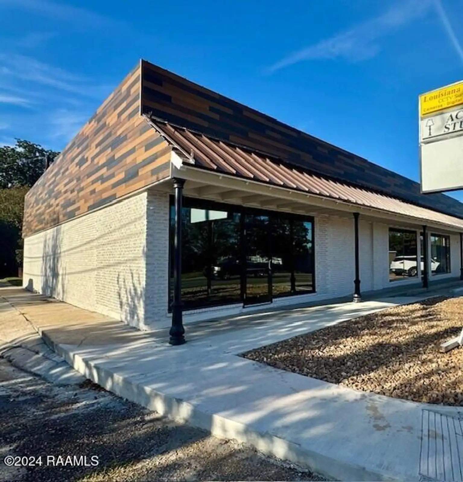803 W University Ave