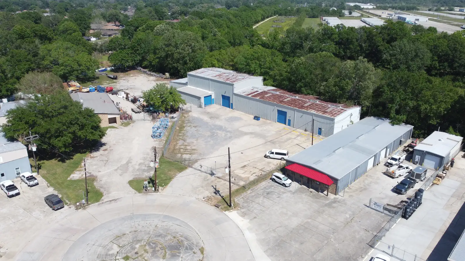Crane Served 12,000 SF Facility with Laydown Yard image 1
