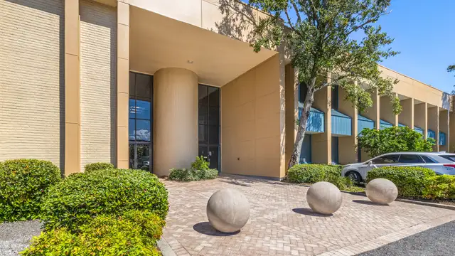 2200 Veterans Building thumbnail 2