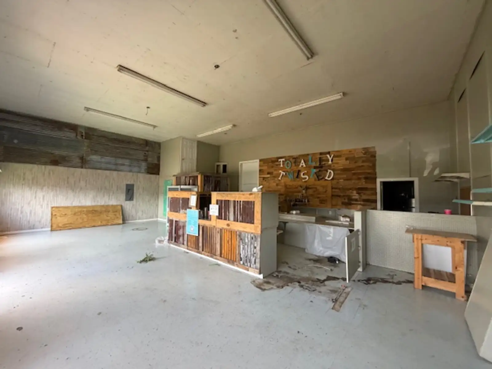 16509 US-190 image 5