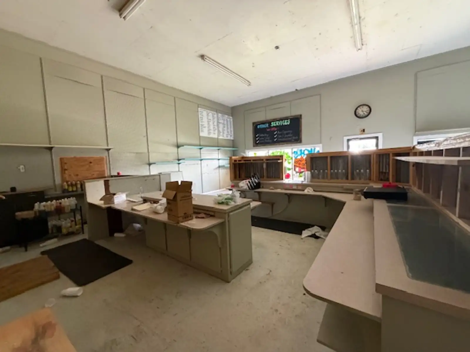 16509 US-190 image 8