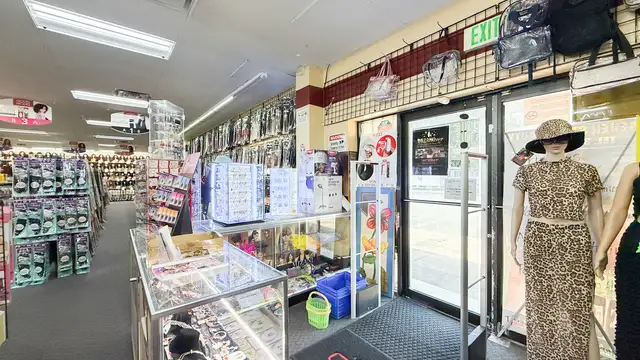 Corner Retail Property on NW Evangeline Thwy thumbnail 4