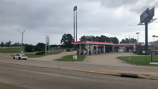 6701 Pines Rd thumbnail 2