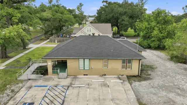 1327 Enterprise Blvd thumbnail 3