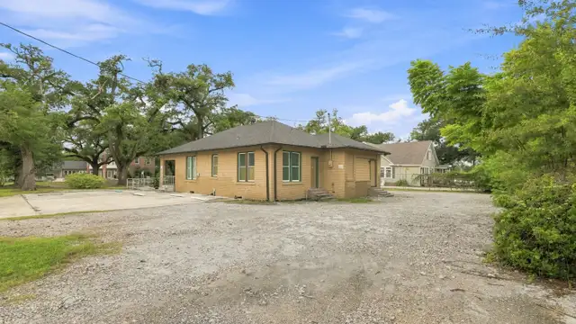 1327 Enterprise Blvd thumbnail 4