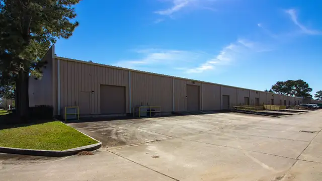 125 James Drive West thumbnail 2