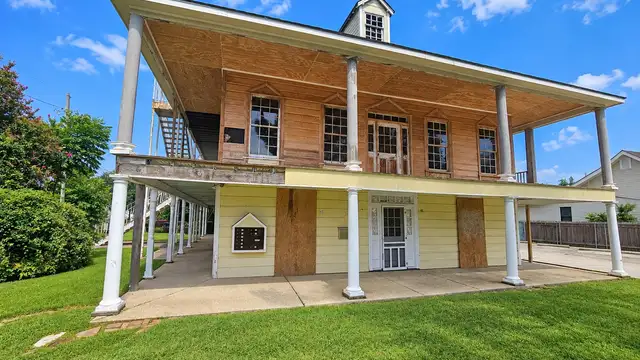 606 Egania St thumbnail 3